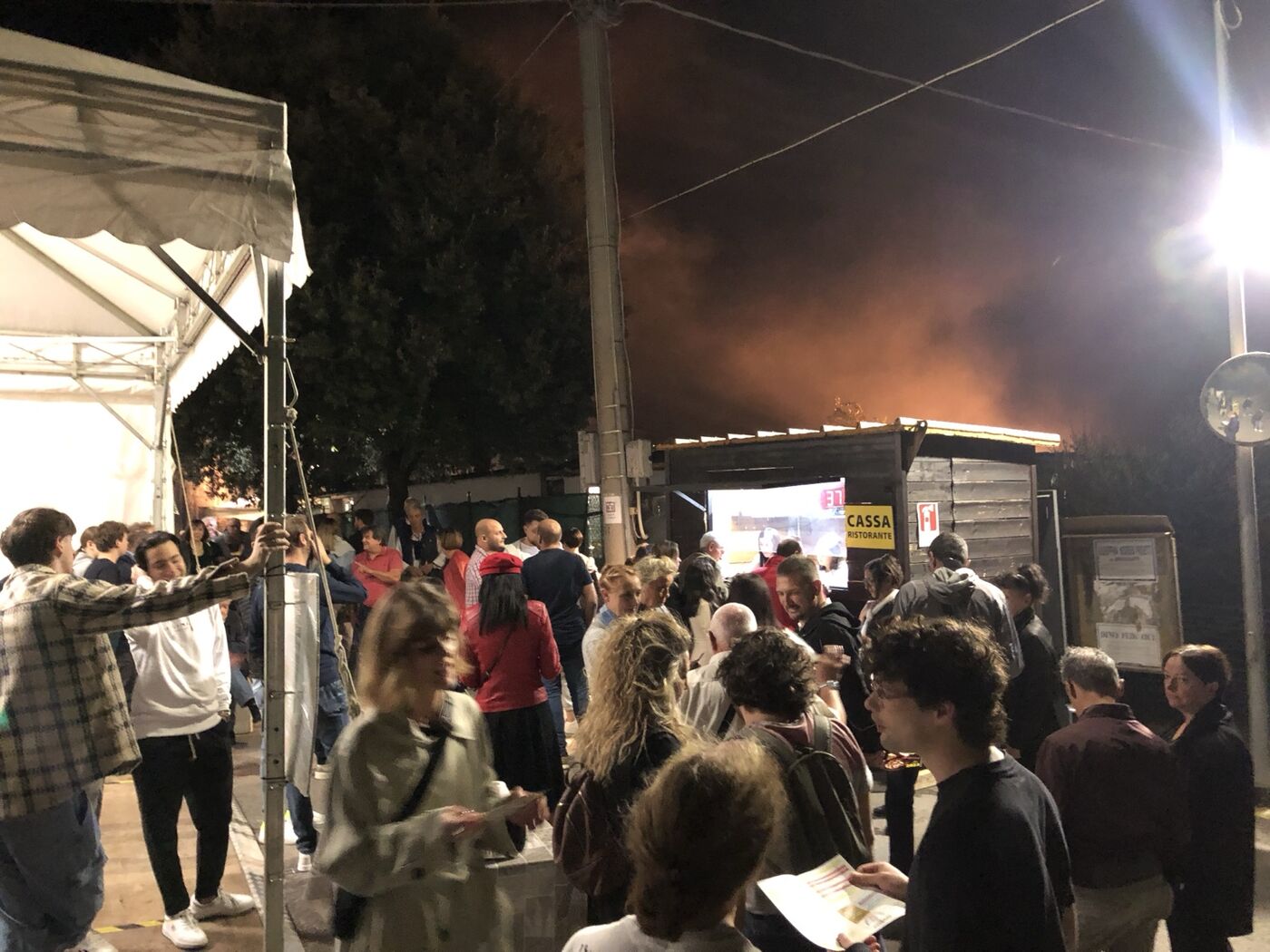 Il pubblico durante una serata della Festa dei Falò