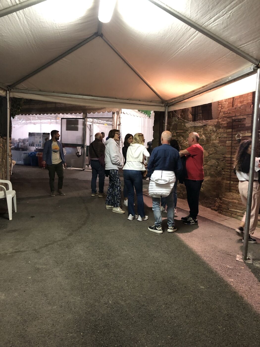 L'accoglienza dei visitatori alla festa